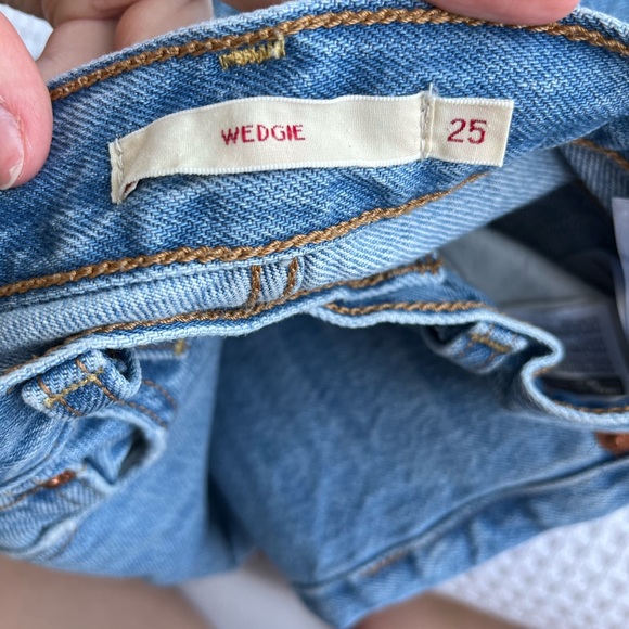 Levi’s wedgy fit blue jeans - Picture 2 of 3